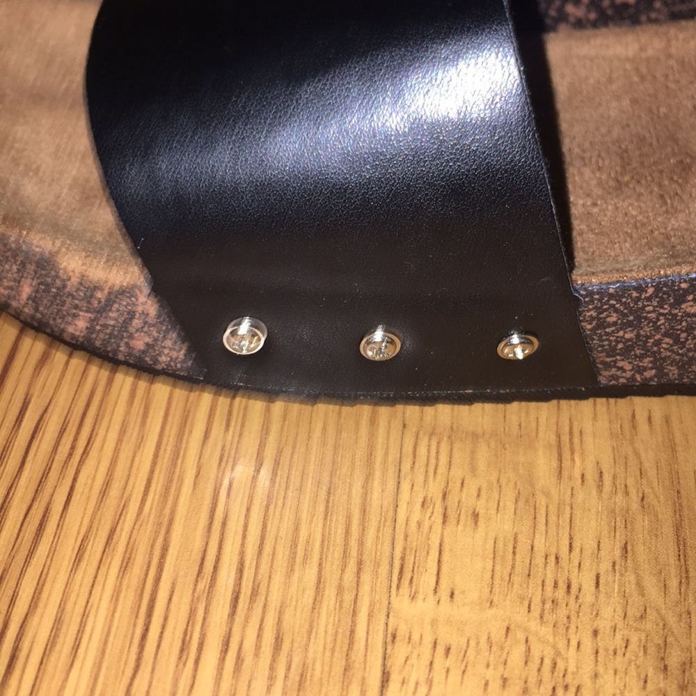 Woman sandals black with screw design super cute - Picture 4 of 5